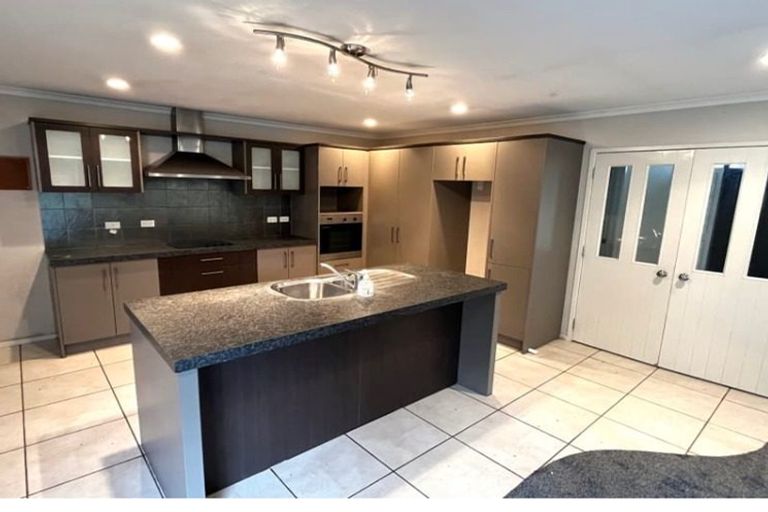 Photo of property in 4 Mordane Place, Flat Bush, Auckland, 2016