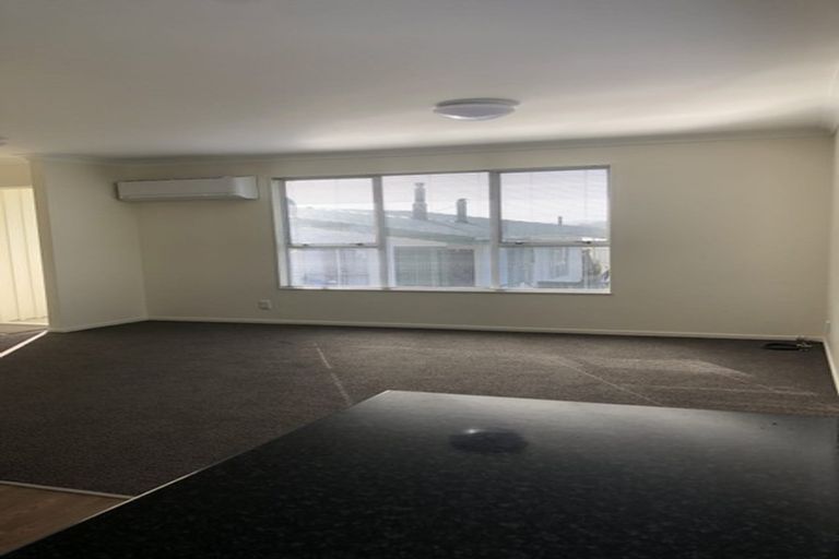 Photo of property in 23 Colchester Crescent, Newlands, Wellington, 6037