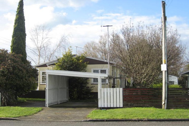 Photo of property in 88 Victoria Street, Carterton, 5713