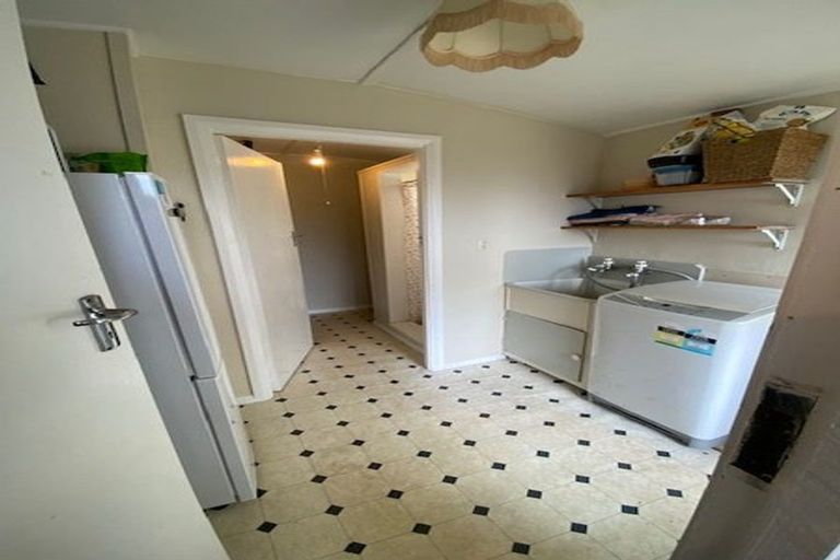 Photo of property in 8 Rixon Grove, Mount Victoria, Wellington, 6011