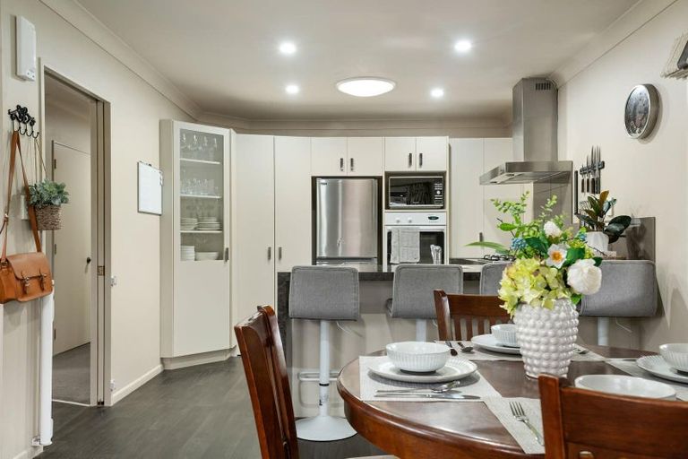 Photo of property in 6 Caulfield Place, Pukehangi, Rotorua, 3015