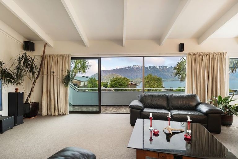 Photo of property in 20 Greenstone Place, Fernhill, Queenstown, 9300