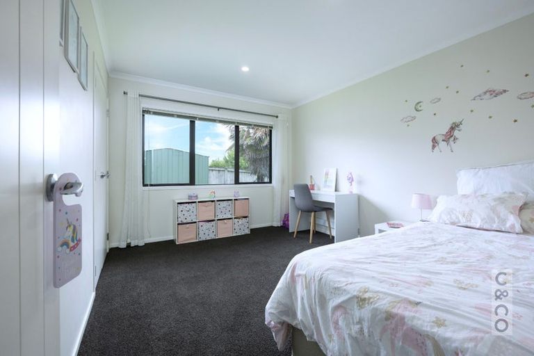 Photo of property in 42 Gilbransen Road, Kumeu, 0810
