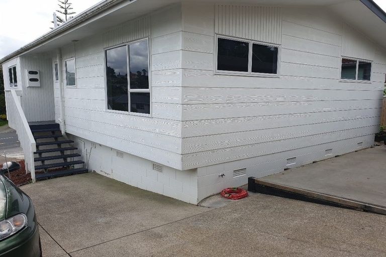 Photo of property in 34 Kemp Road, Massey, Auckland, 0614