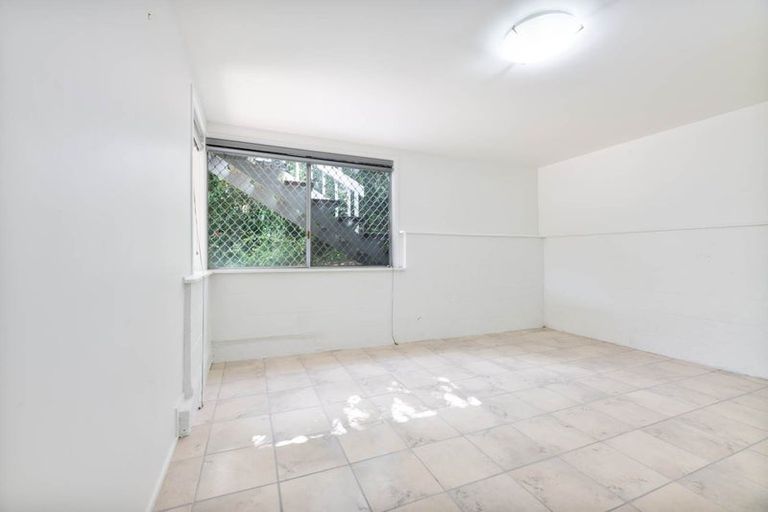 Photo of property in 28 Nor'east Drive, Northcross, Auckland, 0632