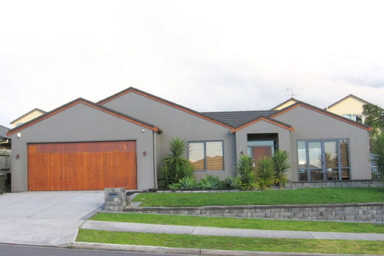 Photo of property in 5 Ridgefield Lane, East Tamaki Heights, Auckland, 2016