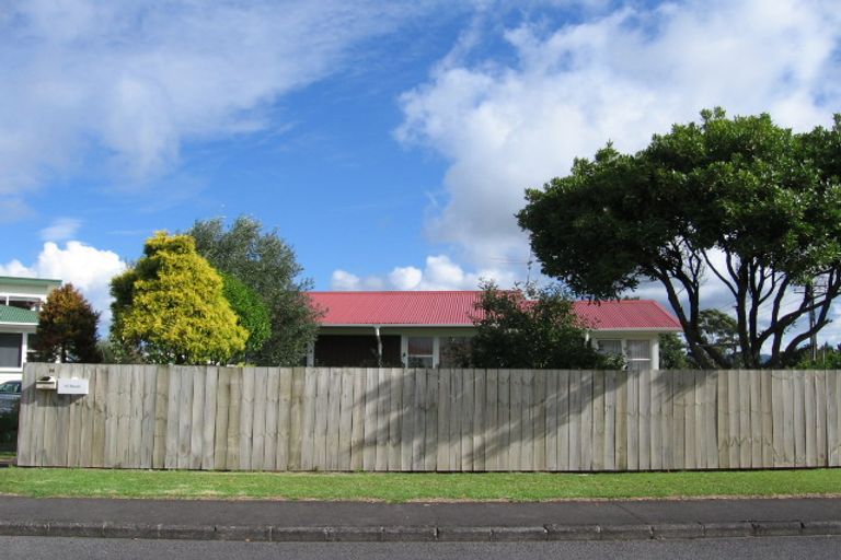 Photo of property in 36 Montmere Avenue, Te Atatu Peninsula, Auckland, 0610