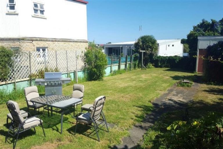 Photo of property in 182 Powderham Street, New Plymouth, 4310