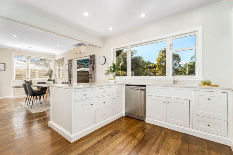 Photo of property in 23 Lucknow Terrace, Khandallah, Wellington, 6035