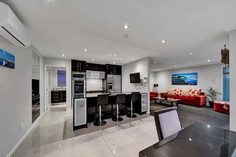 Photo of property in 244a Saint Aubyn Street, New Plymouth, 4310