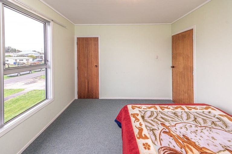 Photo of property in 1 Lupton Street, Waverley, 4510