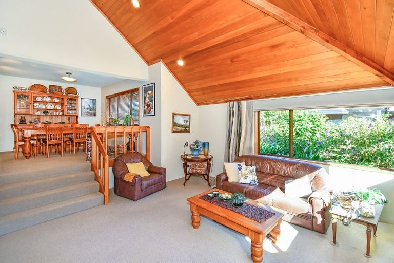 Photo of property in 8 Lemonwood Place, The Gardens, Auckland, 2105