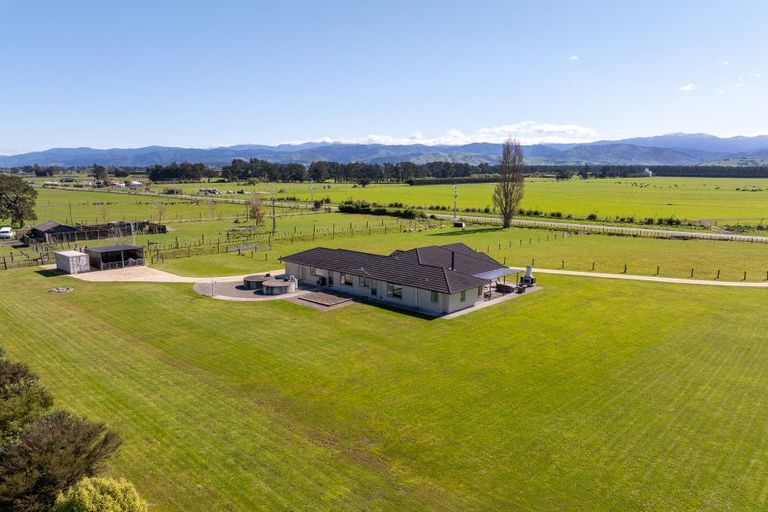 Photo of property in 250 Hughes Line, West Taratahi, Masterton, 5887