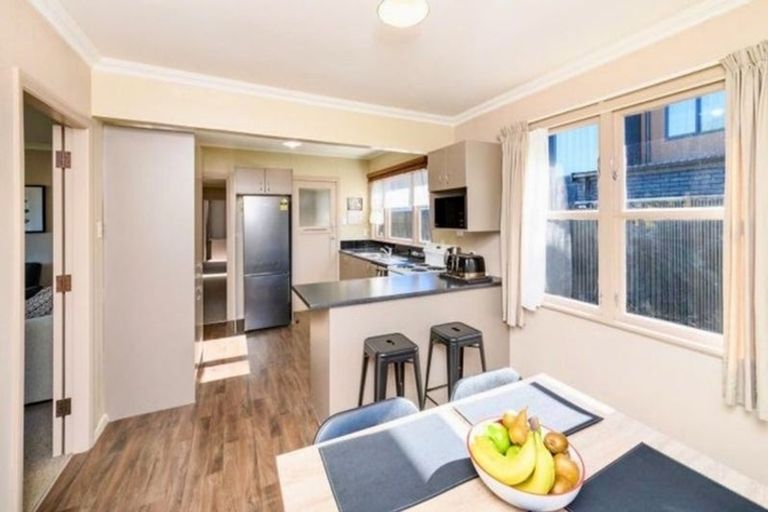 Photo of property in 2a Lowestoft Place, West End, Palmerston North, 4412