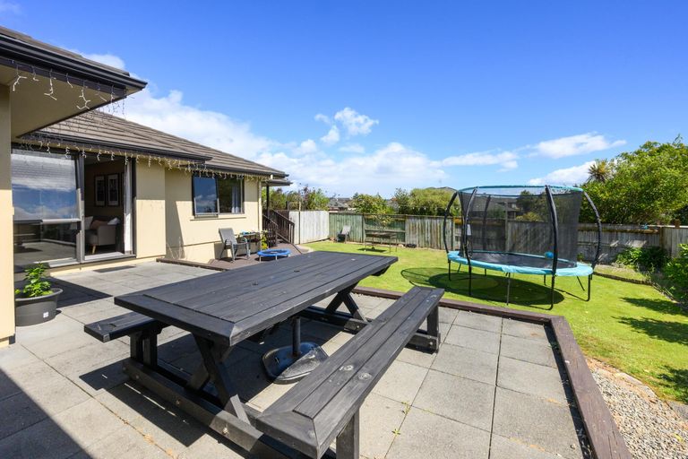 Photo of property in 19 Johnstone Drive, Fitzherbert, Palmerston North, 4410