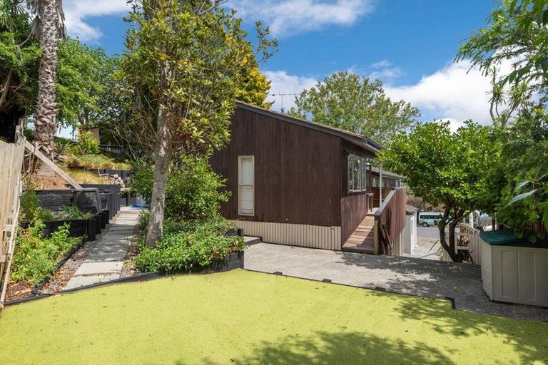 Photo of property in 22 Surville Place, Mairangi Bay, Auckland, 0630