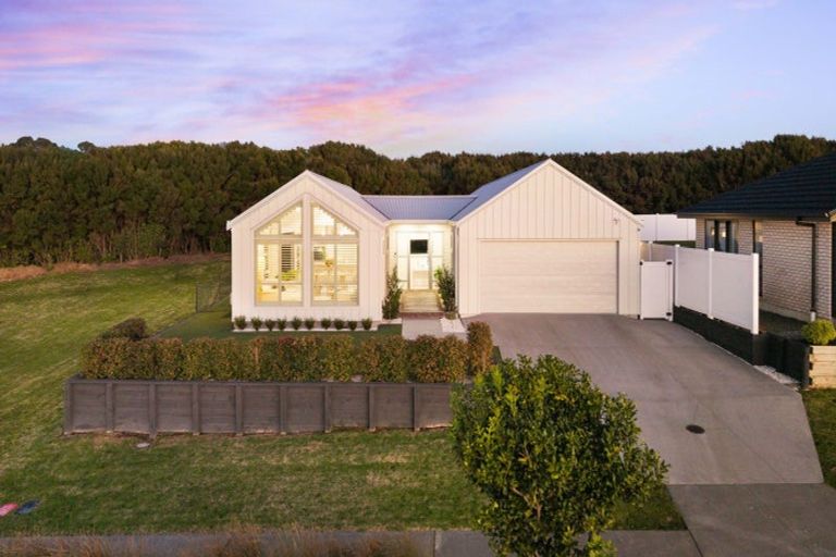 Photo of property in 24 Orawahi Road, Glenbrook, 2681