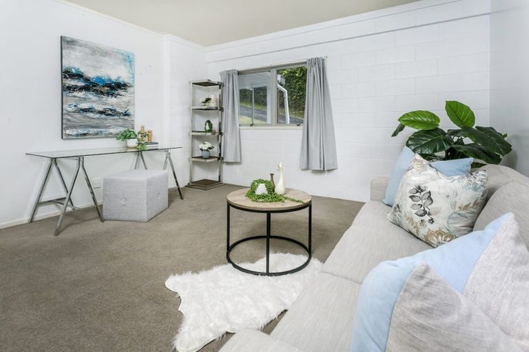 Photo of property in 1/7 Keldale Place, Forrest Hill, Auckland, 0620