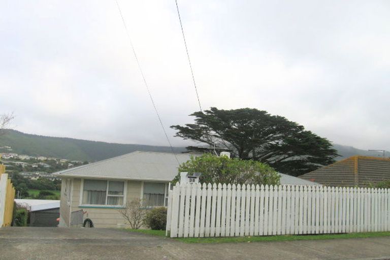 Photo of property in 38 Taylor Terrace, Tawa, Wellington, 5028