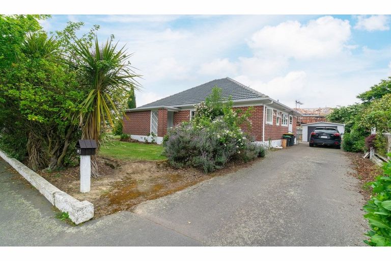 Photo of property in 2 Kawaka Street, Riccarton, Christchurch, 8041