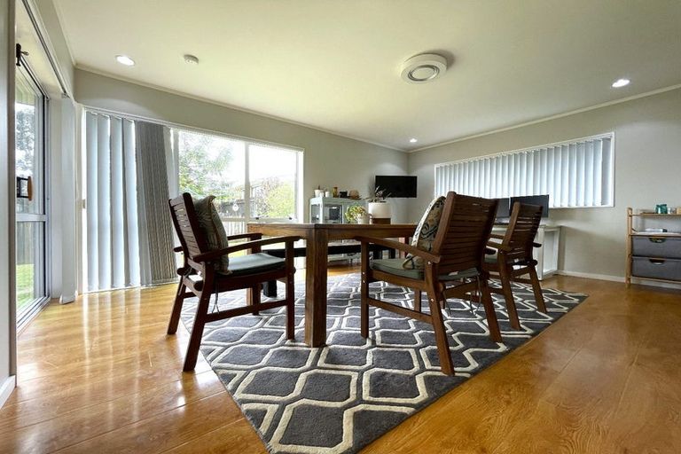 Photo of property in 6 Veagh Place, Highland Park, Auckland, 2010