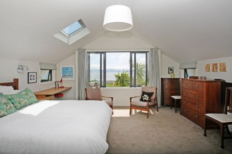 Photo of property in 9 Marine Parade, Seatoun, Wellington, 6022