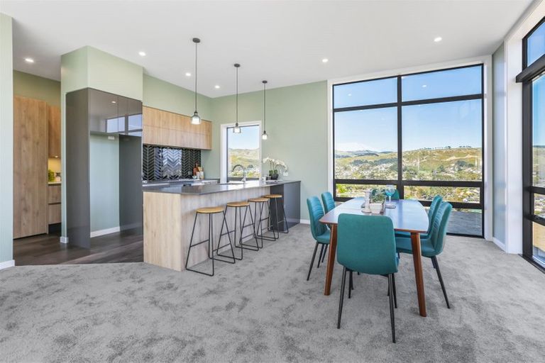 Photo of property in 29 Queen Charlotte Drive, Aotea, Porirua, 5024