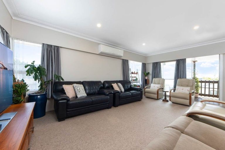 Photo of property in 4237 Great North Road, Glendene, Auckland, 0602