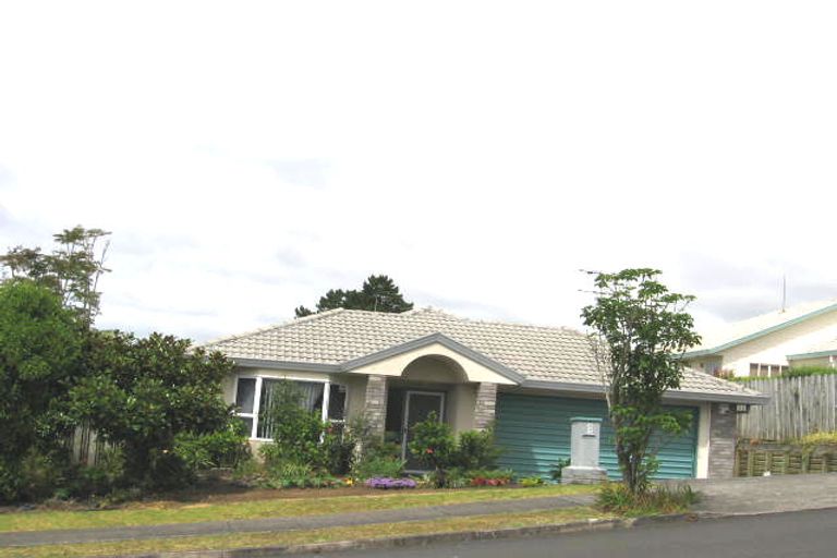 Photo of property in 8 Bluebird Crescent, Unsworth Heights, Auckland, 0632