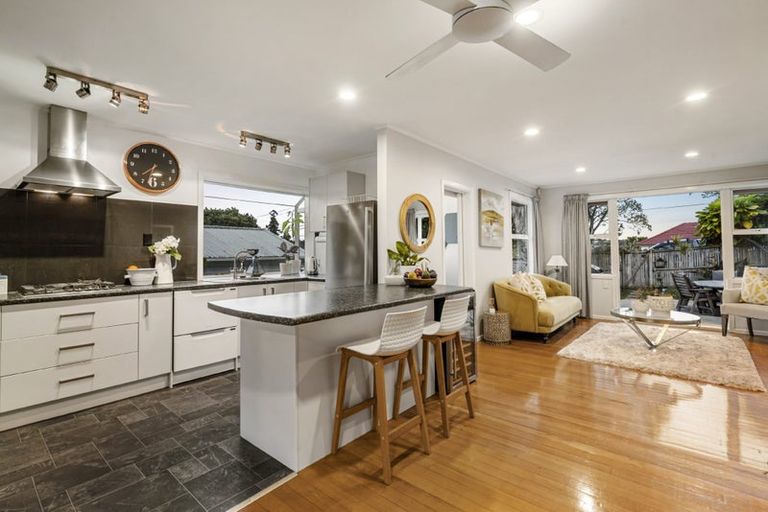 Photo of property in 2/36a Salisbury Road, Birkdale, Auckland, 0626