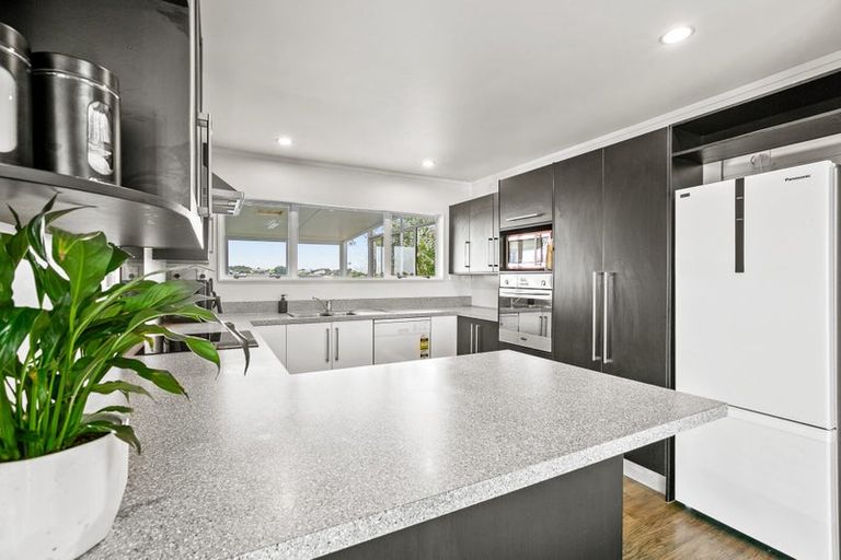 Photo of property in 26 Heta Road, Highlands Park, New Plymouth, 4312