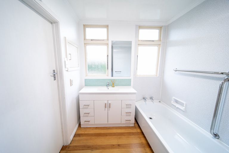 Photo of property in 10 Kelso Street, Roxburgh, 9500