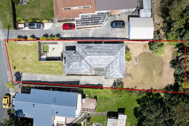 Photo of property in 10 Tirowhanga Road, Paremata, Porirua, 5024