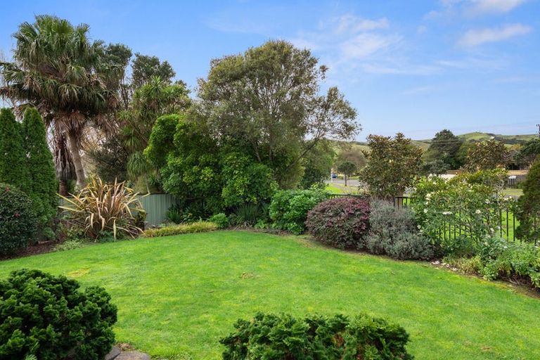 Photo of property in 6 Cabeleigh Drive, Helensville, 0800