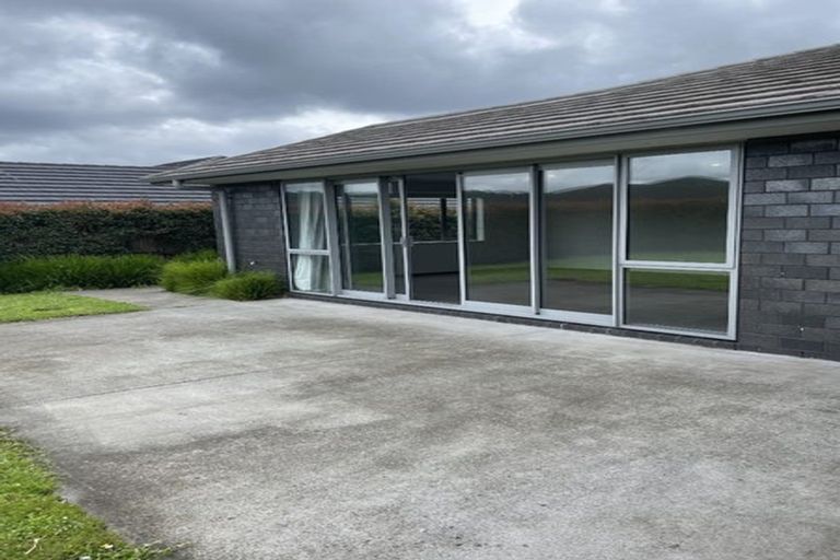 Photo of property in 5 Larmer Drive, Kumeu, 0810