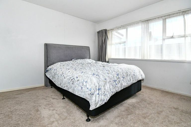 Photo of property in 22 Mirrabooka Avenue, Botany Downs, Auckland, 2010