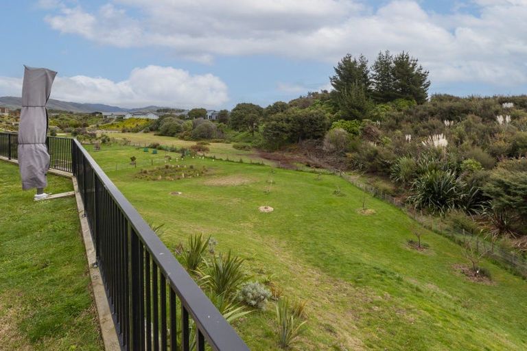 Photo of property in 20 Te Heke Place, Waikanae, 5036