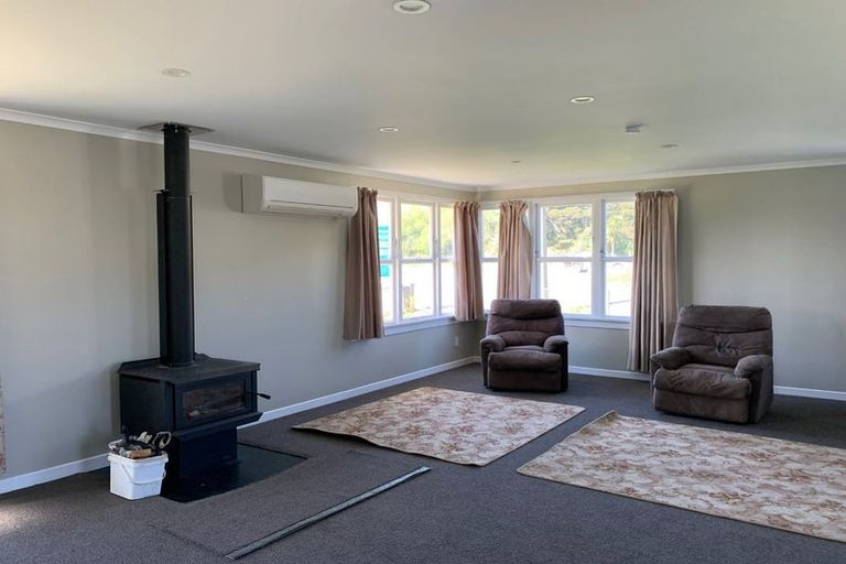 Photo of property in 67 Orawia Road, Tuatapere, 9620