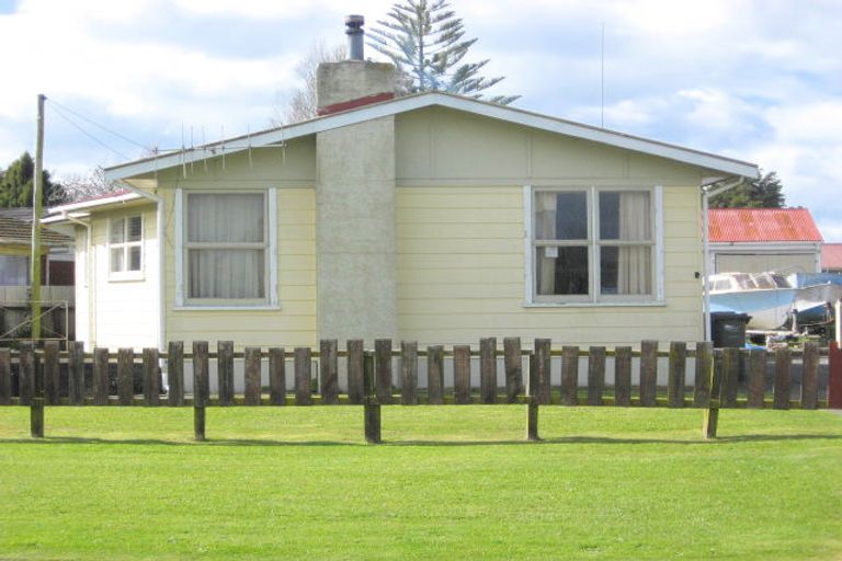 Photo of property in 4 Rata Avenue, Edgecumbe, 3120