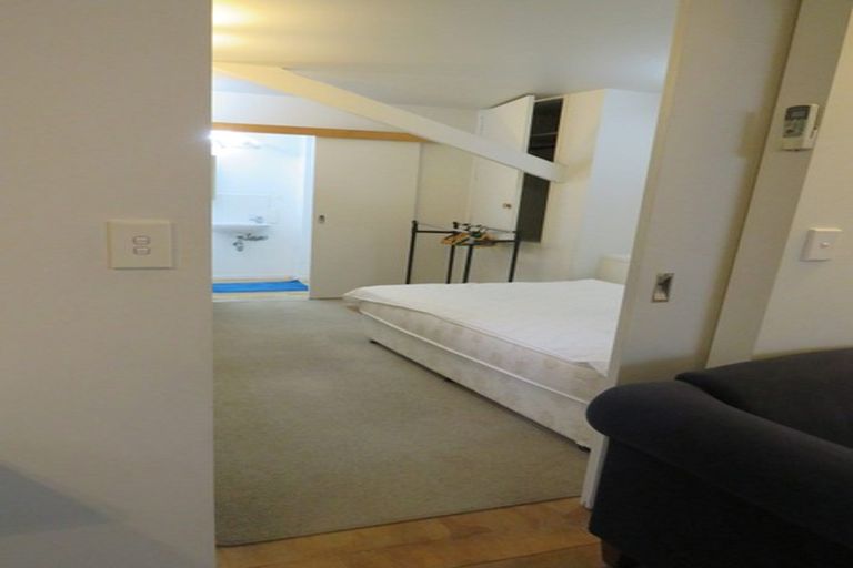 Photo of property in 2 Windy Ridge Road, Glenfield, Auckland, 0629