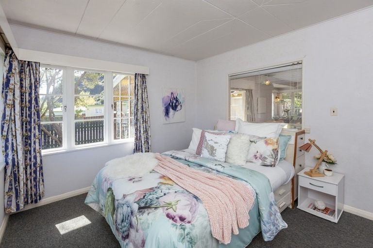 Photo of property in 26-28 Ruahine Street, Paraparaumu, 5032