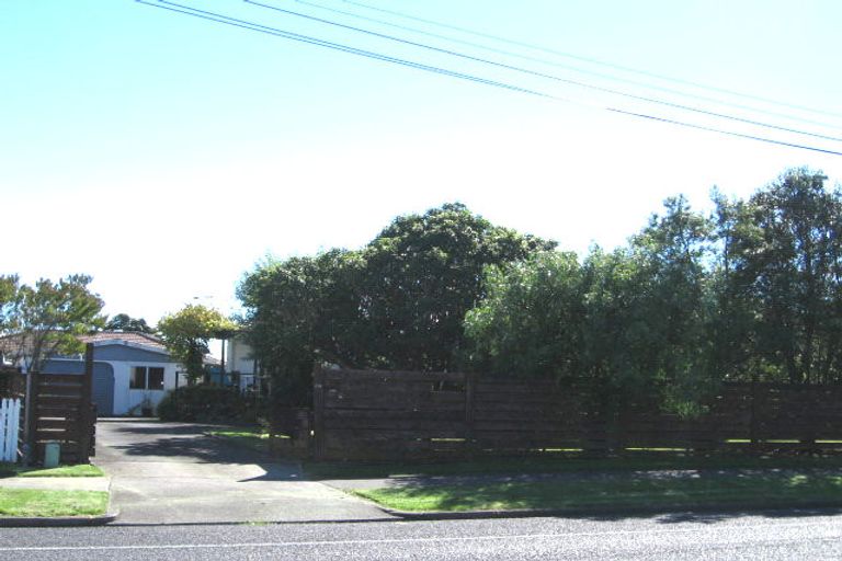 Photo of property in 60 Hutchinsons Road, Bucklands Beach, Auckland, 2014