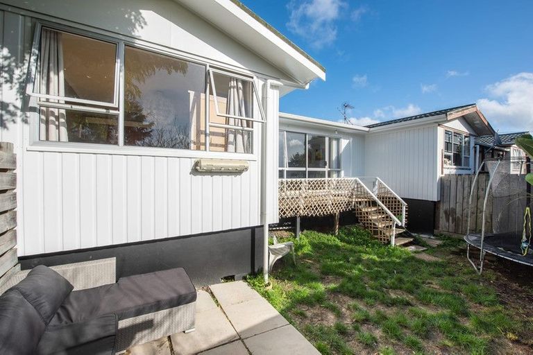 Photo of property in 4/72 Portage Road, New Lynn, Auckland, 0600