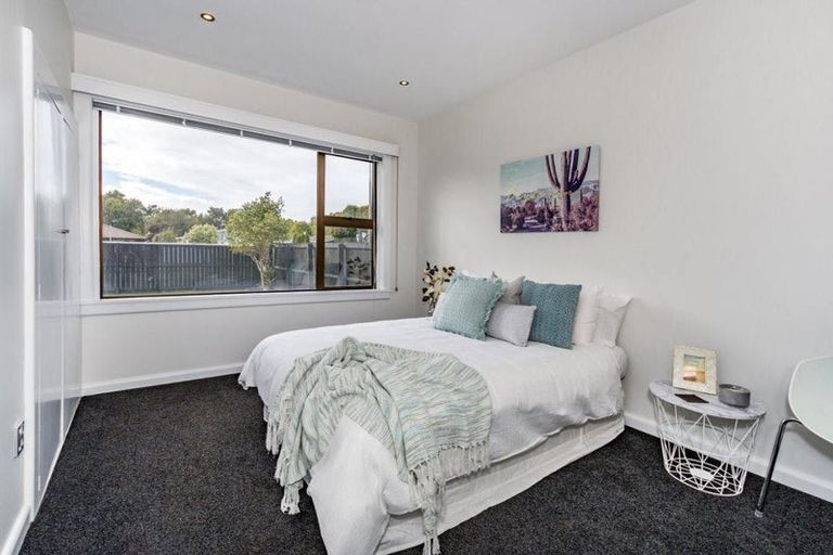 Photo of property in 215 Main North Road, Redwood, Christchurch, 8051