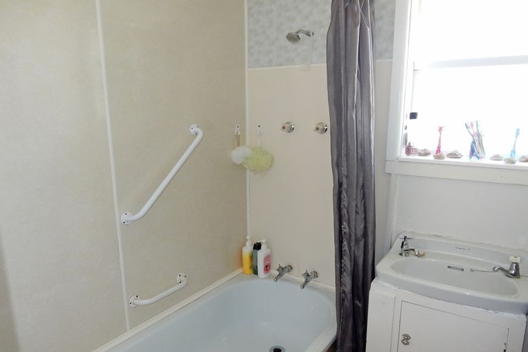 Photo of property in 17 Blyth Street, Holmes Hill, Oamaru, 9401