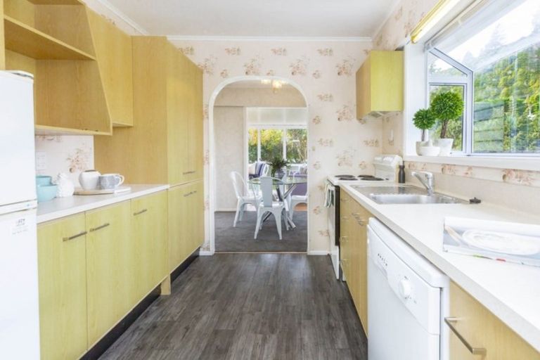 Photo of property in 5 Pokaka Street, Birchville, Upper Hutt, 5018