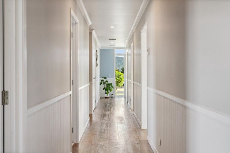 Photo of property in 8 Pukatea Lane, Kinloch, Taupo, 3377