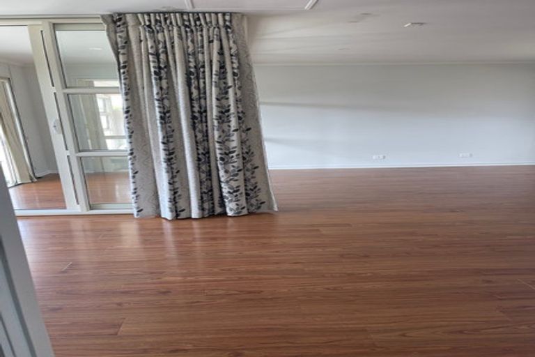 Photo of property in 25 Ambassador Glade, Orewa, 0931