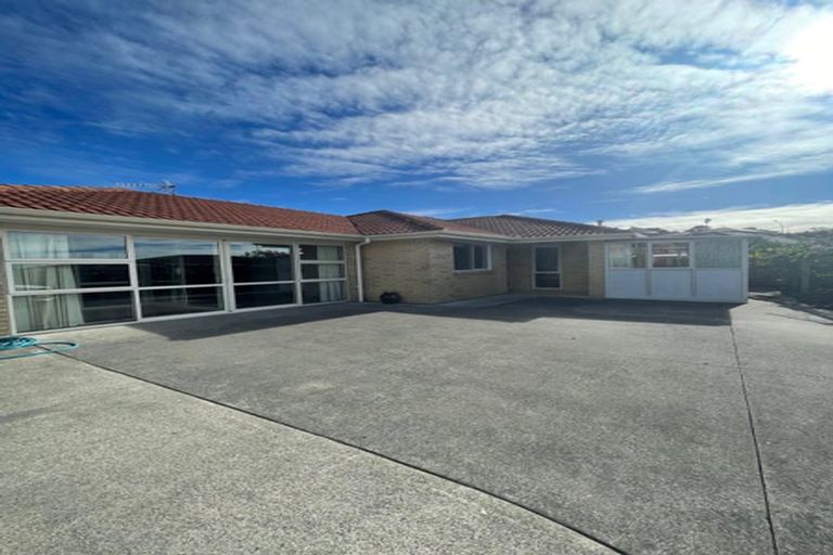 Photo of property in 25 Ambassador Glade, Orewa, 0931