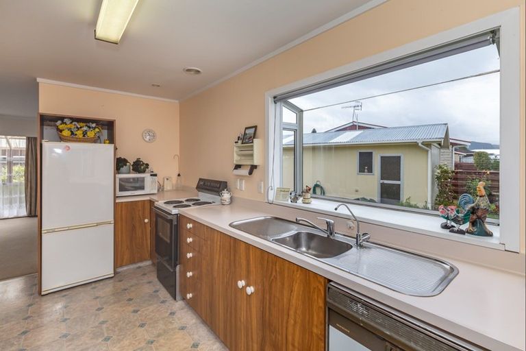 Photo of property in 2 Winslow Place, Levin, 5510